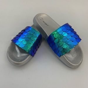 Cat & Jack adorable fun kids slides size 2/3